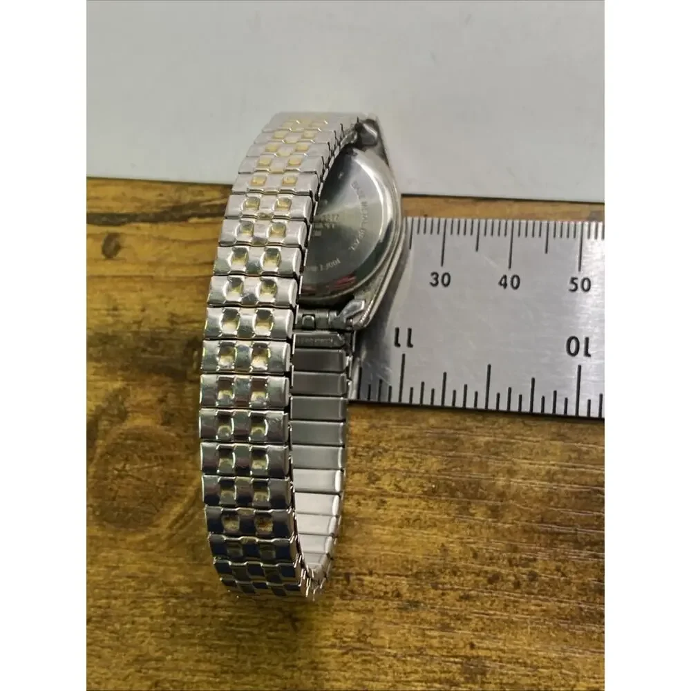 Womens Vintage Silver Tone Watch Works New Battery